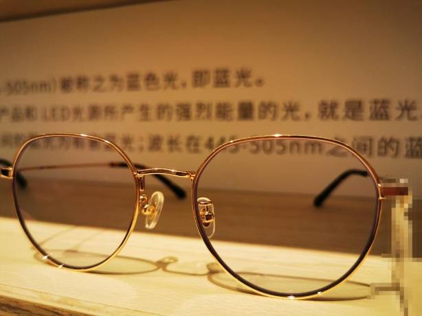 网红产品 防蓝光眼镜 真的能护眼吗 专家这样说