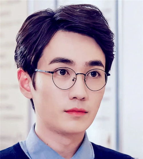 戴眼镜最帅气的五位男星,朱一龙只能排第2,看到小白 神仙颜值