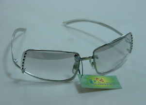 眼镜 专业眼镜直销店在南京东路写字楼开张 专业医学验光,一线眼镜产品略高于成本销售